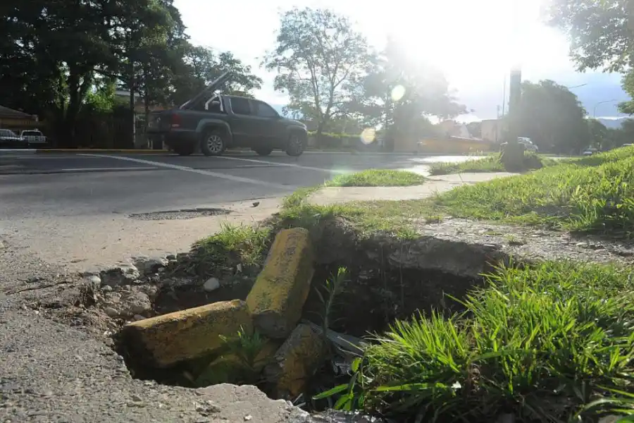Una camioneta que manejaba un conductor ebrio les destruyó la casa