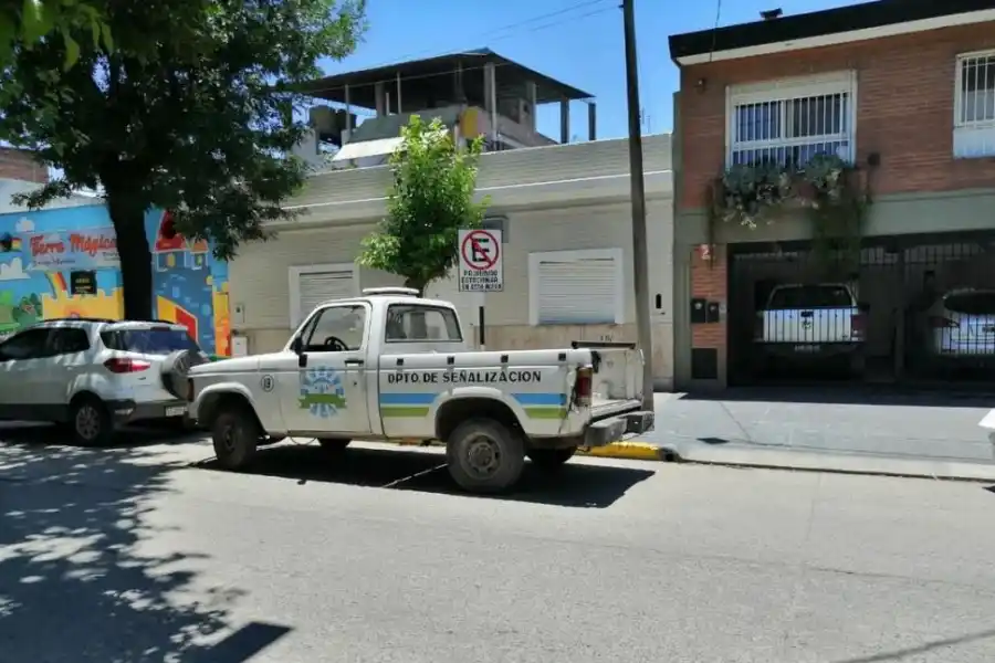 Una camioneta que manejaba un conductor ebrio les destruyó la casa