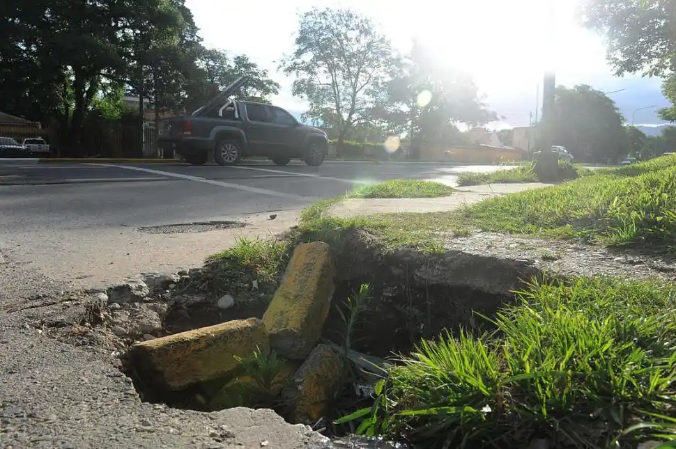 Una camioneta que manejaba un conductor ebrio les destruyó la casa
