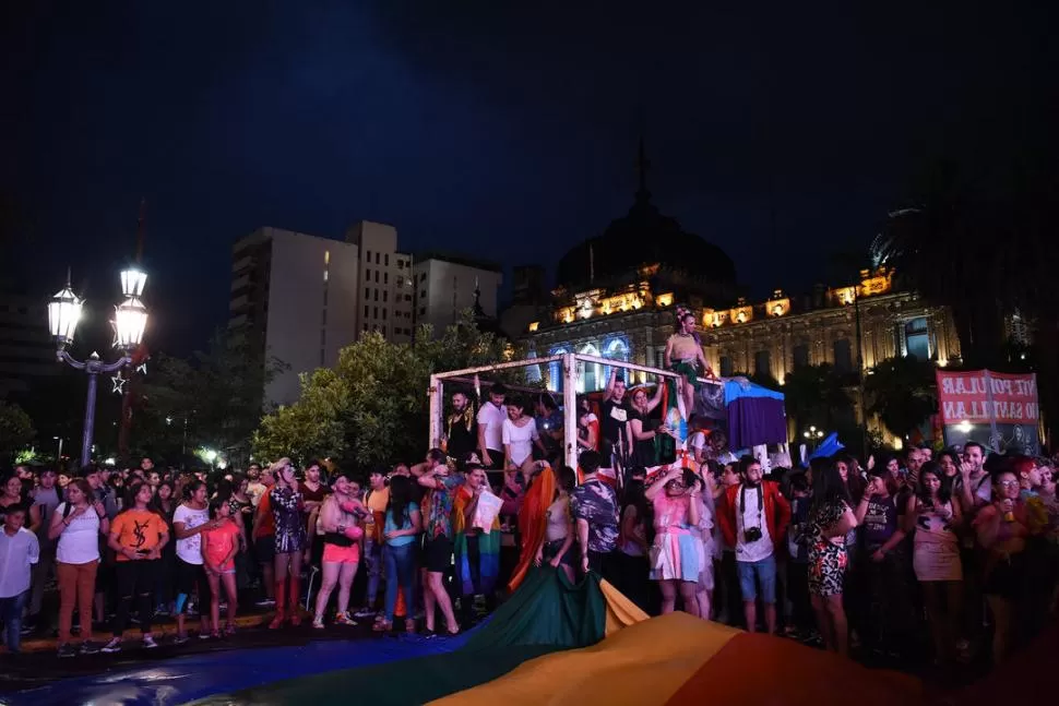 LIBRES. Los jóvenes festejan haber vencido el miedo y mostrarse como son. la gaceta / Foto de diego aráoz