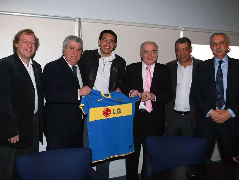 LO QUIEREN A ÉL. Riquelme participa de la lista de Amor Ameal.
