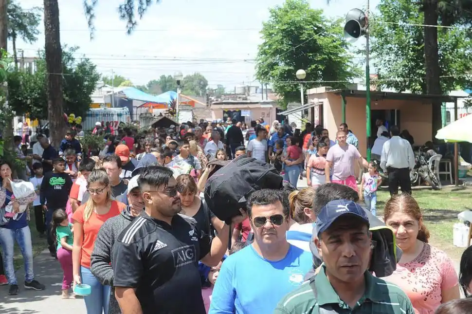 MULTITUD. Cientos de familias de dieron cita en La Reducción.