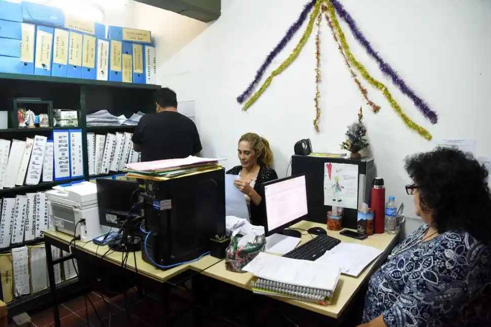 ESPACIOS REDUCIDOS. Algunas oficinas tienen nueve metros cuadrados, escasa ventilación y en ellas trabajan entre tres y cuatro personas.   