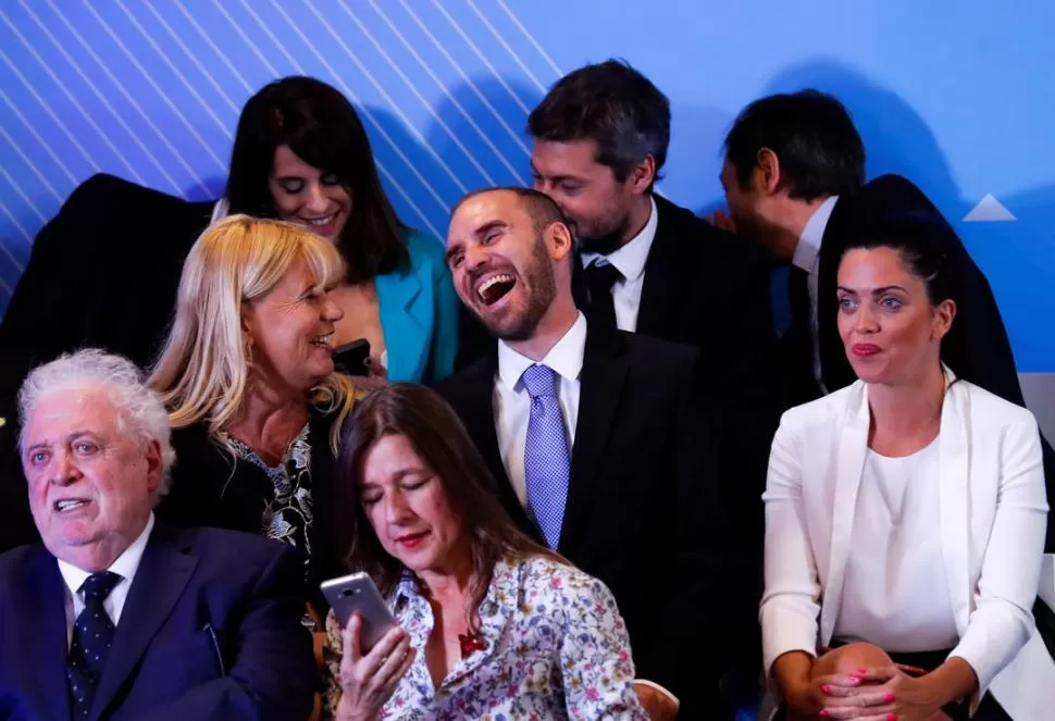 EN EL CENTRO DE LA ESCENA. Martín Guzmán sonríe durante la presentación del gabinete de Fernández. télam