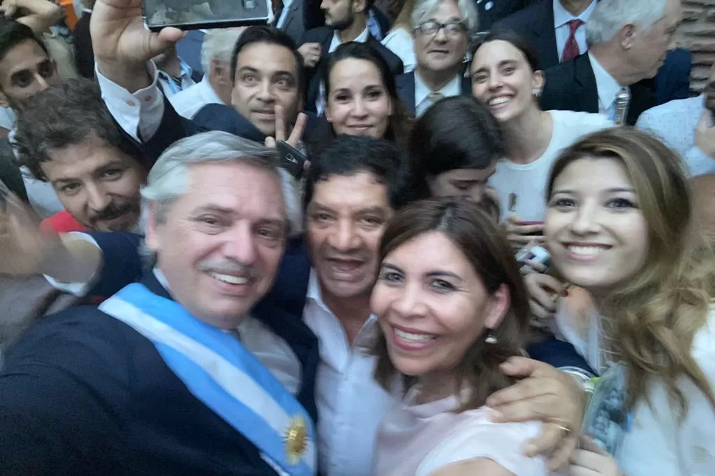 La selfie de los albertistas tucumanos que llegaron a la asunción