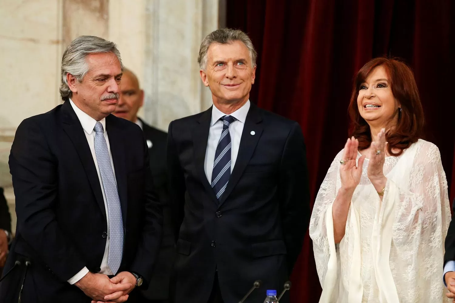 LOS TRES. Alberto Fernández, Mauricio Macri y Cristina Fernández, durante la ceremonia de asunción.