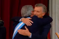 Video: qué le dijo Macri al oído a Alberto Fernández en la asunción