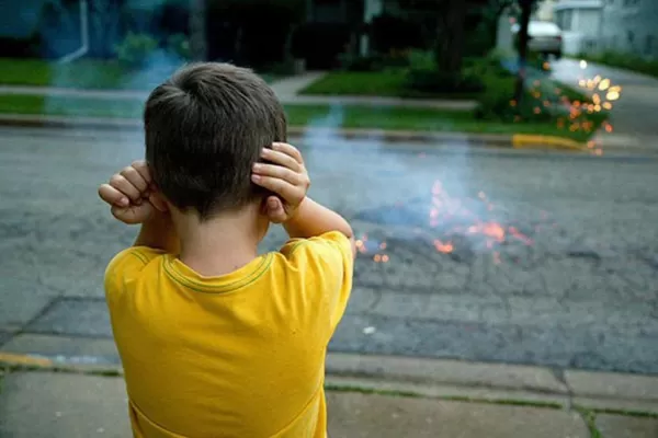 Navidad en paz: cada cohete que estalla te hace reír a vos, pero hace llorar de miedo a otros