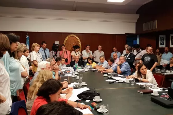 La Decana de Derecho propuso un nuevo plan de estudios en Medicina