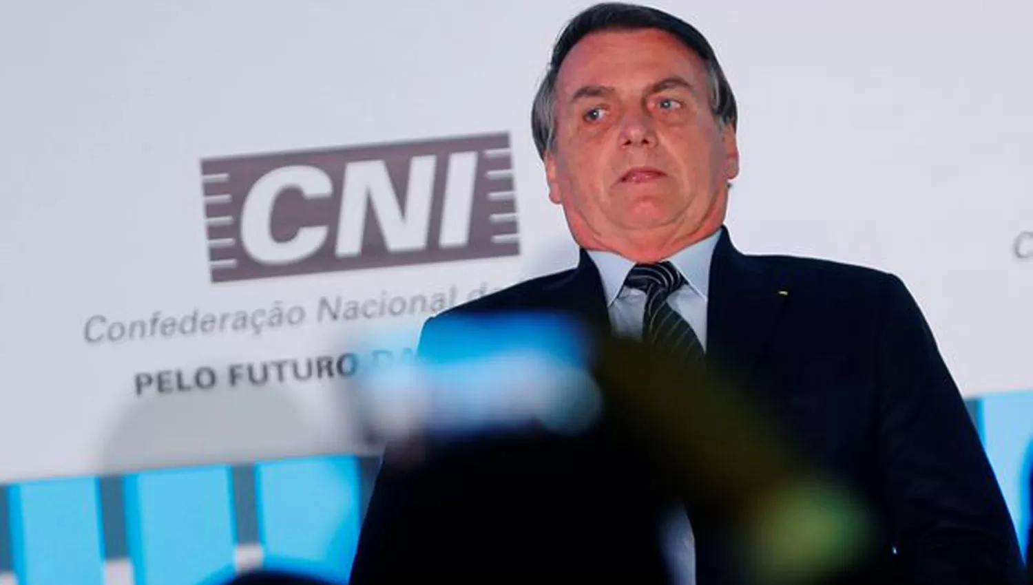 BUENA SALUD. Bolsonaro admitió que podría tener complicaciones pero se mostró de buen humor.