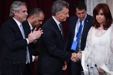 El desaire de Cristina a Macri, la imagen que corporizó la grieta