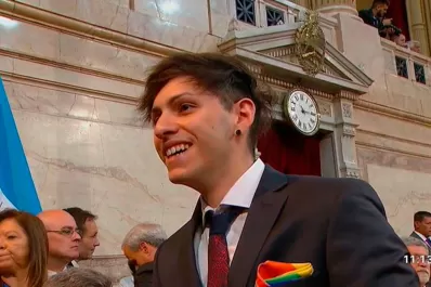 No era un pañuelo, sino una bandera lo que tenía el hijo del Presidente