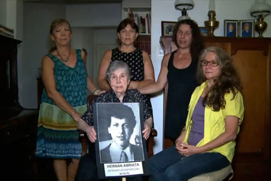 LUCHA. La familia de Abriata jamás dejó de pedir justicia. TÉLAM