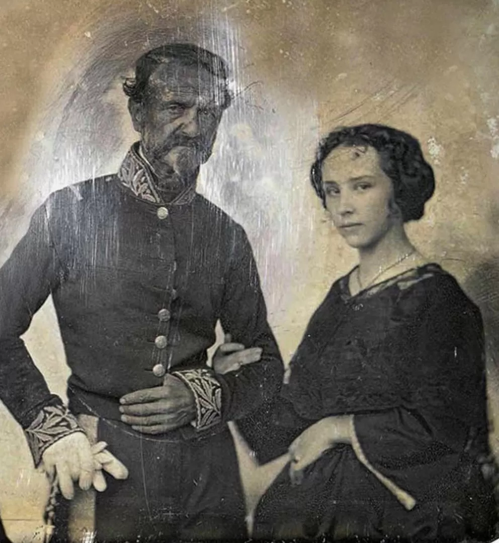 GREGORIO ARÁOZ DE LA MADRID. Este daguerrotipo lo retrata con Berenice, una de sus hijas.
