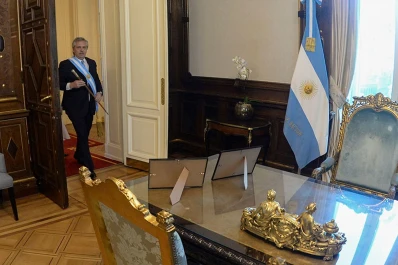 Alberto Fernández partió hacia la Casa Rosada tras dormir en su departamento de Puerto Madero