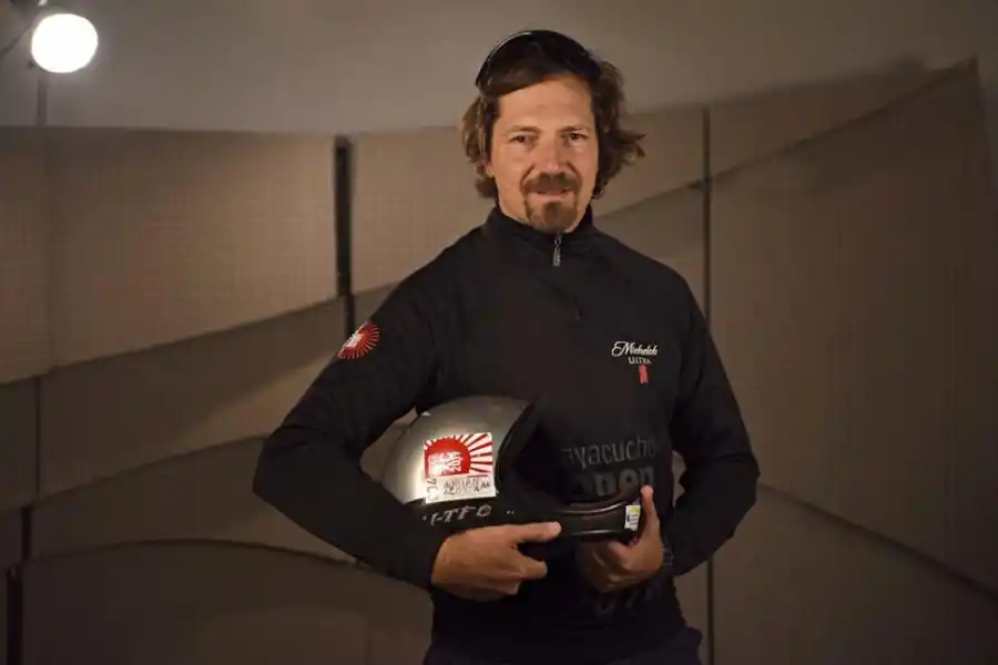  VUELO LIBRE. Adrián Acosta