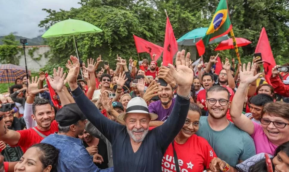 DESAFIANTE. “No saben la fuerza que tiene un hombre de 74 años”, exclamó Lula ante sus seguidores. lula  - foto Ricardo Stuckert