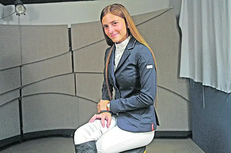 EQUITACIÓN. Lourdes Solórzano