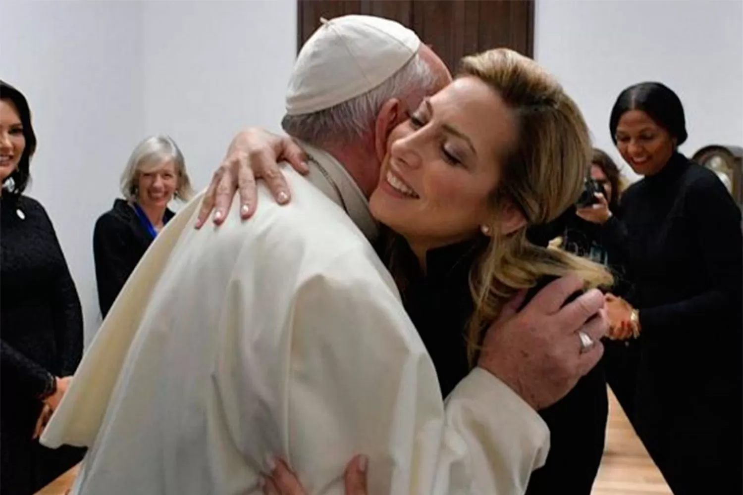 ABRAZADOS. El Papa recibió a la primera dama argentina.