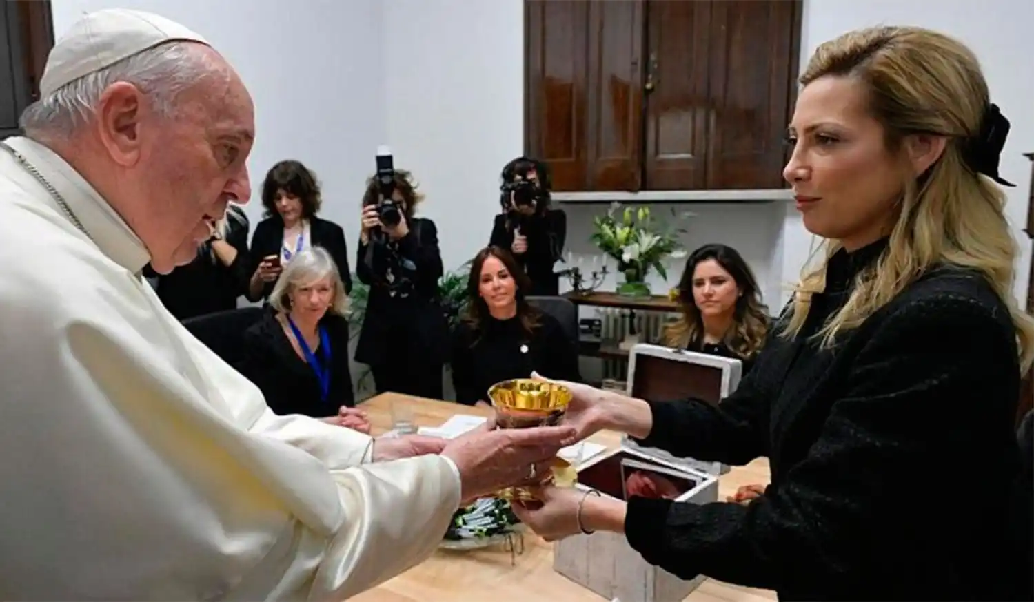 Fabiola Yáñez se reunió con el Papa Francisco: ¿qué le llevó de regalo?