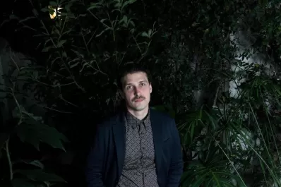 Agustín Goytía se pierde en la ciudad para respirar su atmósfera