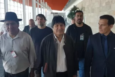 Evo llegó al país para “seguir luchando por los más humildes”