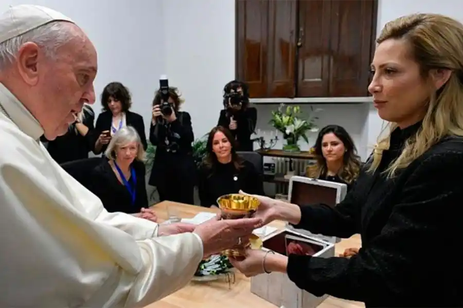 Fabiola Yáñez se reunió con el Papa Francisco: ¿qué le llevó de regalo?