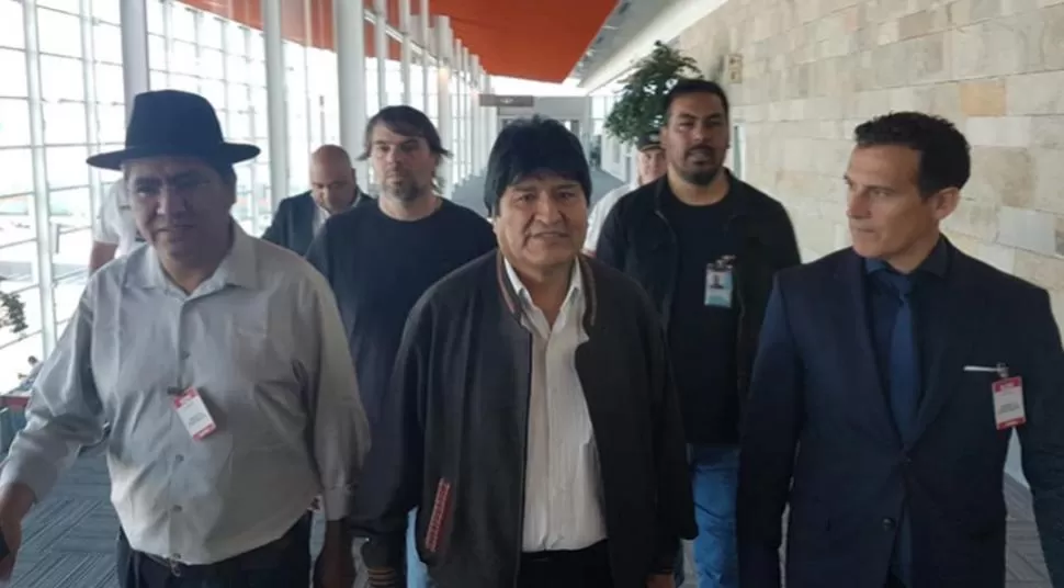 EN ARGENTINA. Morales arribó junto con varios de quienes fueron sus colaboradores en la Presidencia de Bolivia. Infobae.com