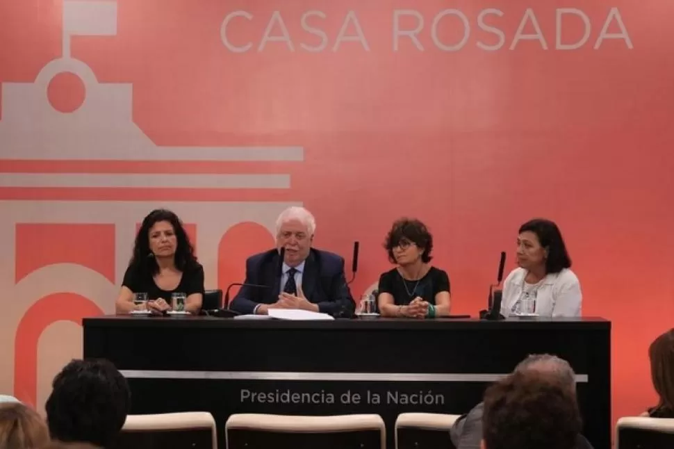 ANUNCIOS. González García y Mariana Romero, evaluaron las medidas. presidencia de la nación