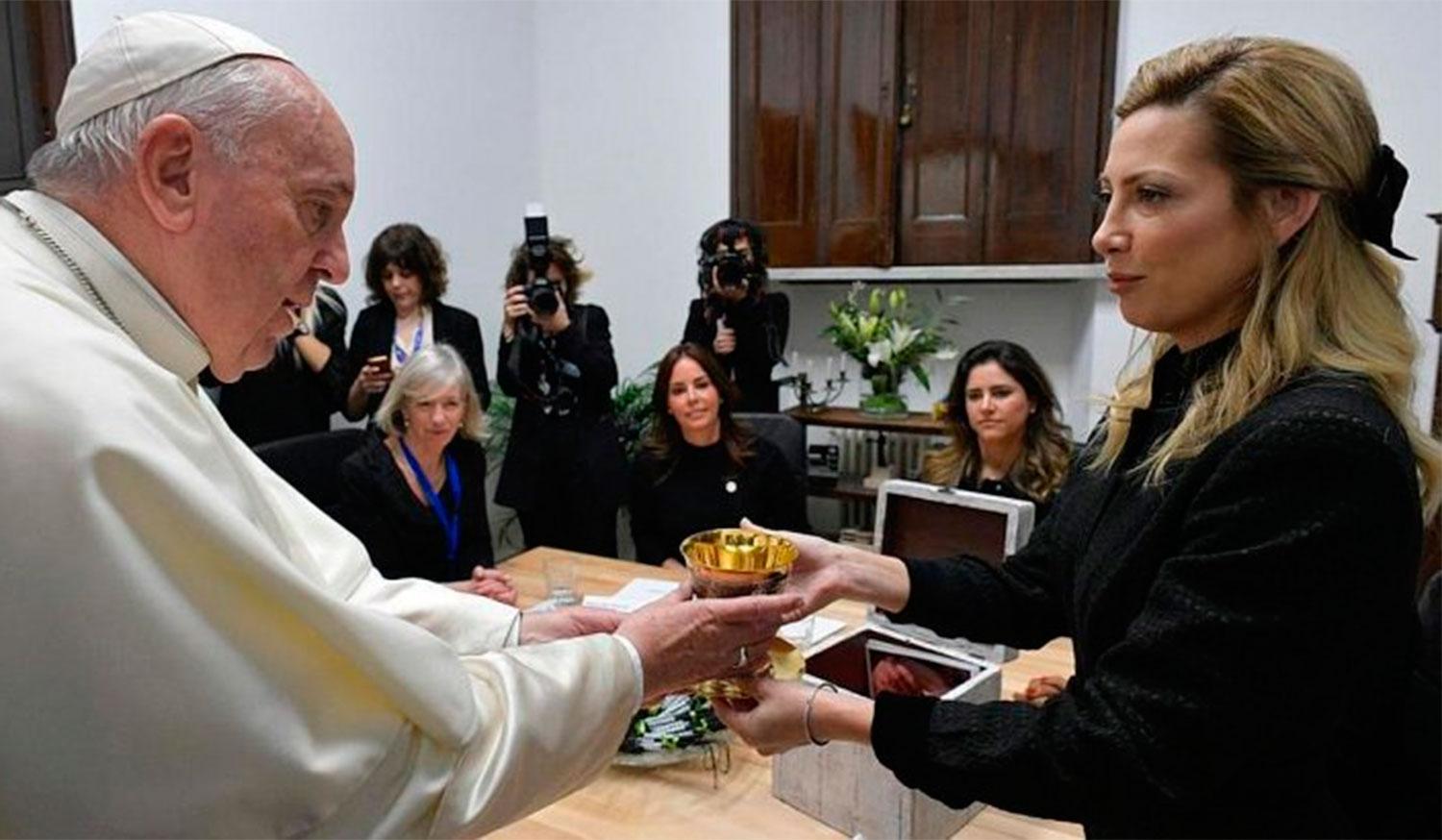 Fabiola Yáñez se reunió con el Papa Francisco: ¿qué le llevó de regalo?