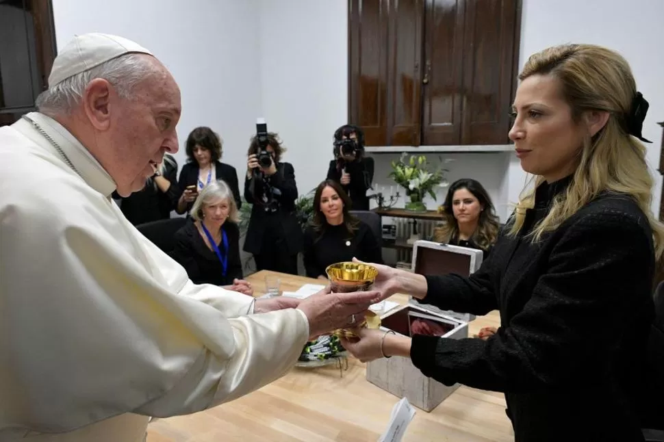 El Papa Francisco y la primera dama 