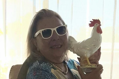 No se fue del todo: reaparece Carrió