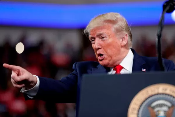 Trump dice que el juicio político en su contra es el mayor engaño en la historia de EEUU