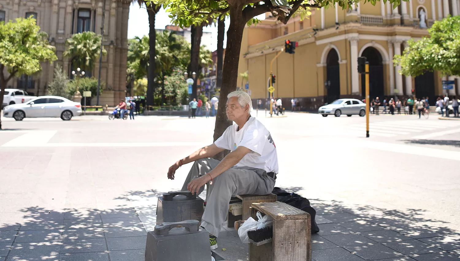 A LA SOMBRA. Aunque el cielo estará parcialmente nublado, será fundamental cuidarse del sol.