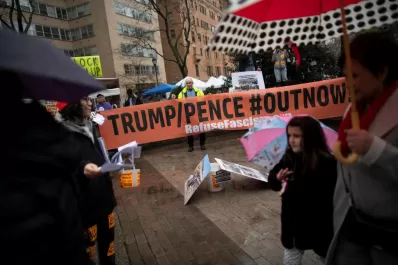 Trump apunta contra los medios y los demócratas