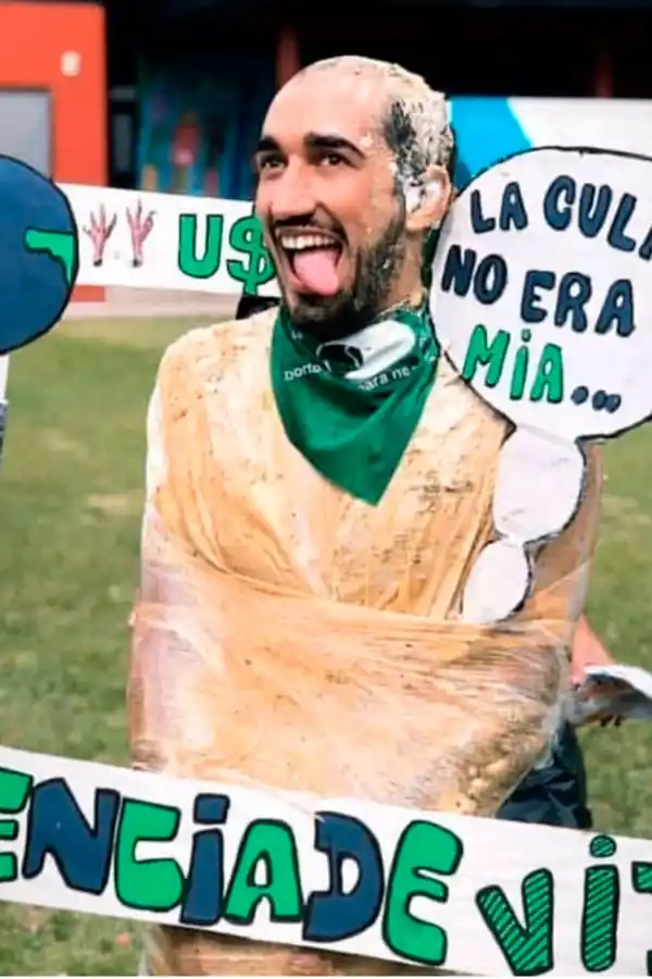 Indignante: festejó su recibida disfrazándose de víctima de femicidio