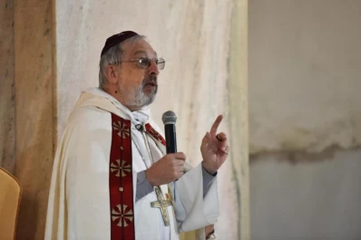“A muchos funcionarios les haría bien ver a los inundados”, expresó el obispo Rossi
