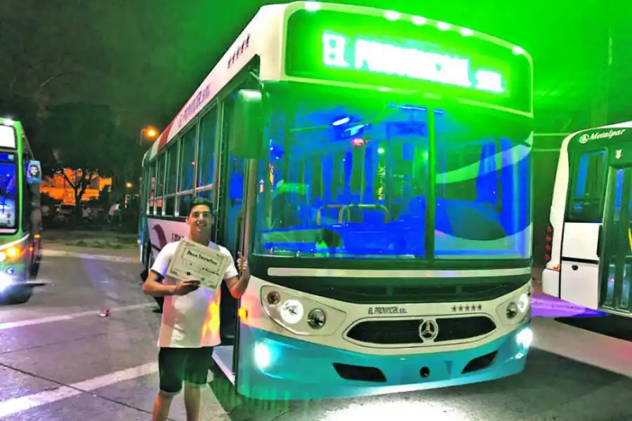 PASIÓN. “Auto, camión, colectivo y el ‘cuatri’, son mis pasiones”, reconoció Miglio. Todo lo tiene en la empresa de logística de la familia en la que también trabaja y que fue premiada con un diploma en una exposición.