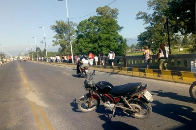 Trabajadores del ingenio San Juan cortan el puente Lucas Córdoba