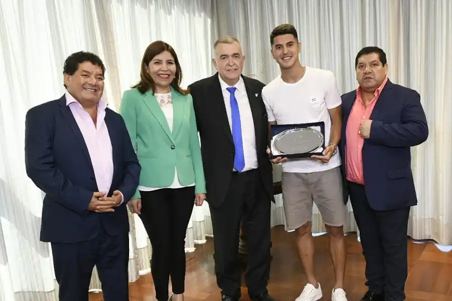 Palacios llegó a Tucumán y fue distinguido en la Legislatura