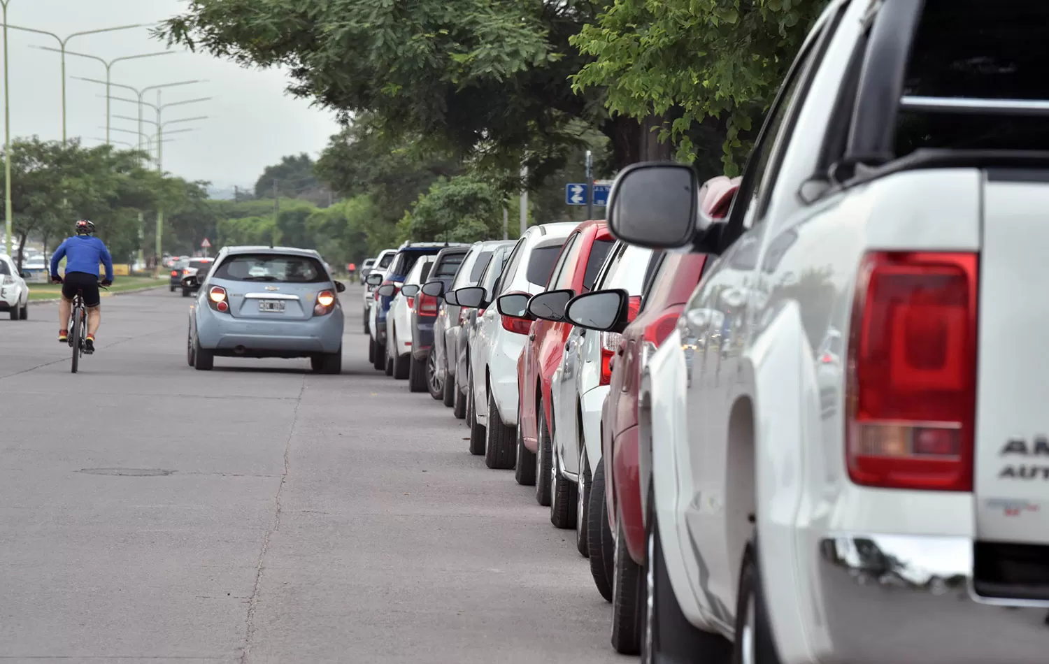 MARCO LEGAL. El Municipio busca darle una solución a la problemática del cobro ilegal de estacionamiento en las zonas de alta densidad vehicular. 