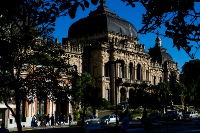 Los lectores opinaron que es innecesario el asueto XXL de los estatales