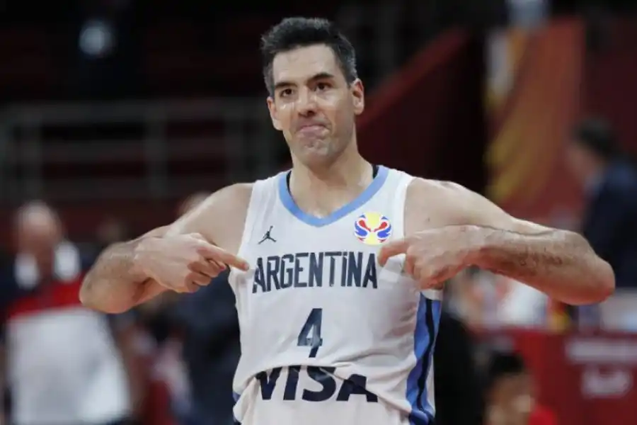 EL GRAN GANADOR DE LA NOCHE. Luis Scola se quedó con el Olimpia de Oro. 