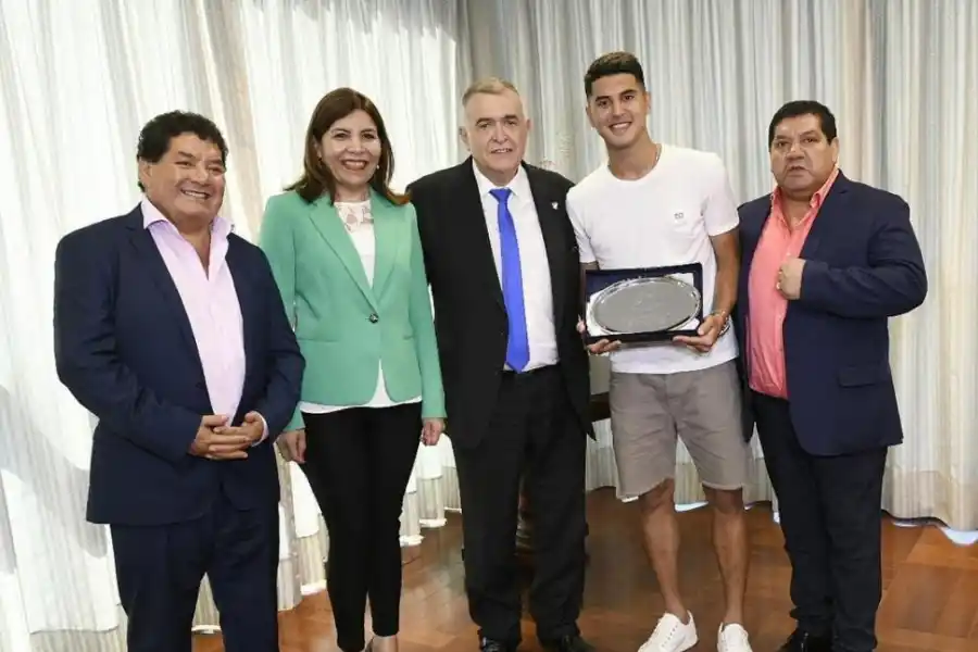 LEGISLATURA. Palacios, junto con Jaldo, los Orellana, y Mendoza.