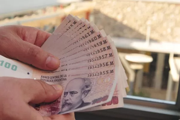 Según una encuesta, el argentino prefiere ahorrar en efectivo