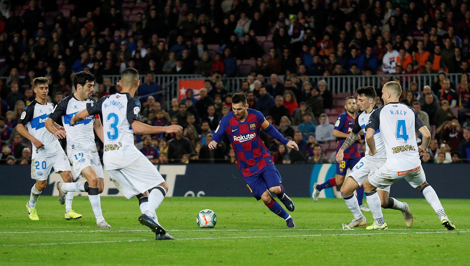 Messi entregó otra de sus joyitas en el Camp Nou. (Reuters)