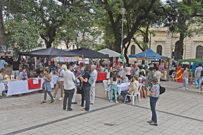 Fiesta de las Colectividades colorida y con múltiples sabores