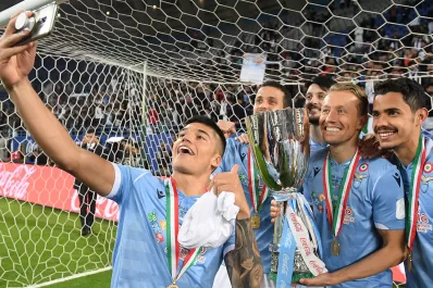 El tucumano Correa se coronó campeón de la Supercopa de Italia con Lazio