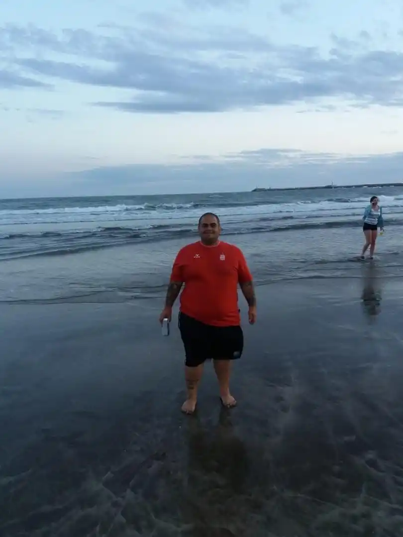 ANTES. Lucas cuando pesaba 146 kilos y tenía que dormir sentado.