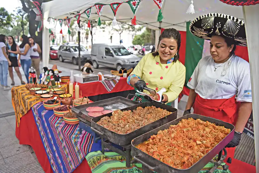MÉXICO. La comida se tiñe en Navidad con los tonos de la bandera. Los tacos son imprescindibles.